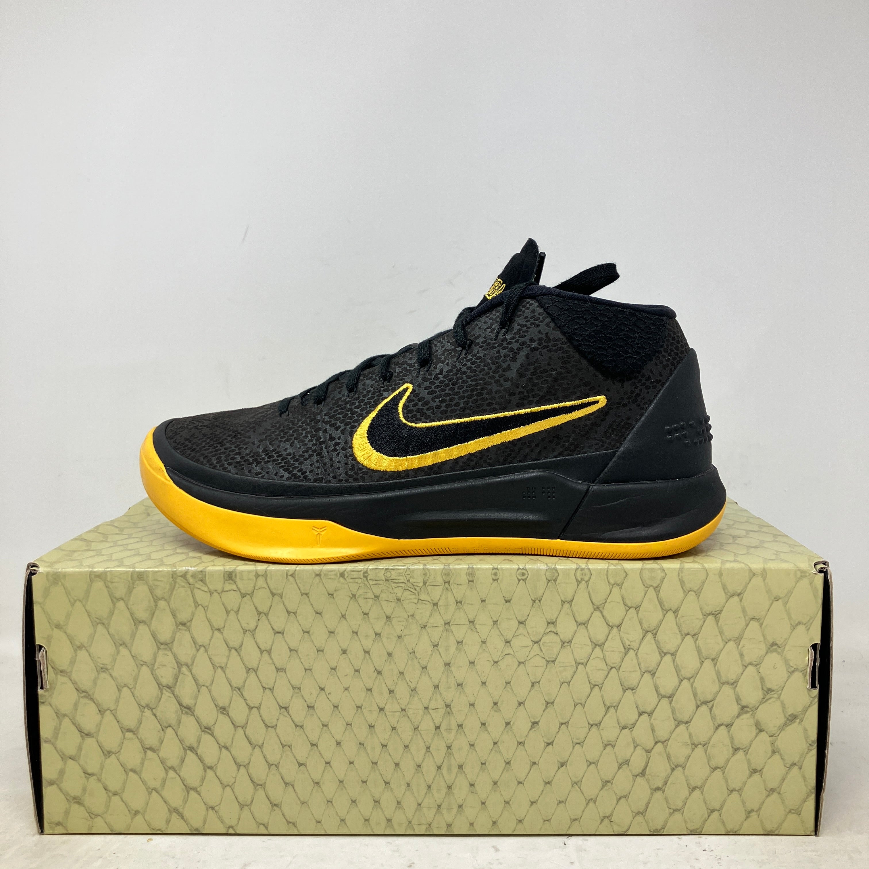 Nike Kobe A.D. Mid Lakers Black Mamba