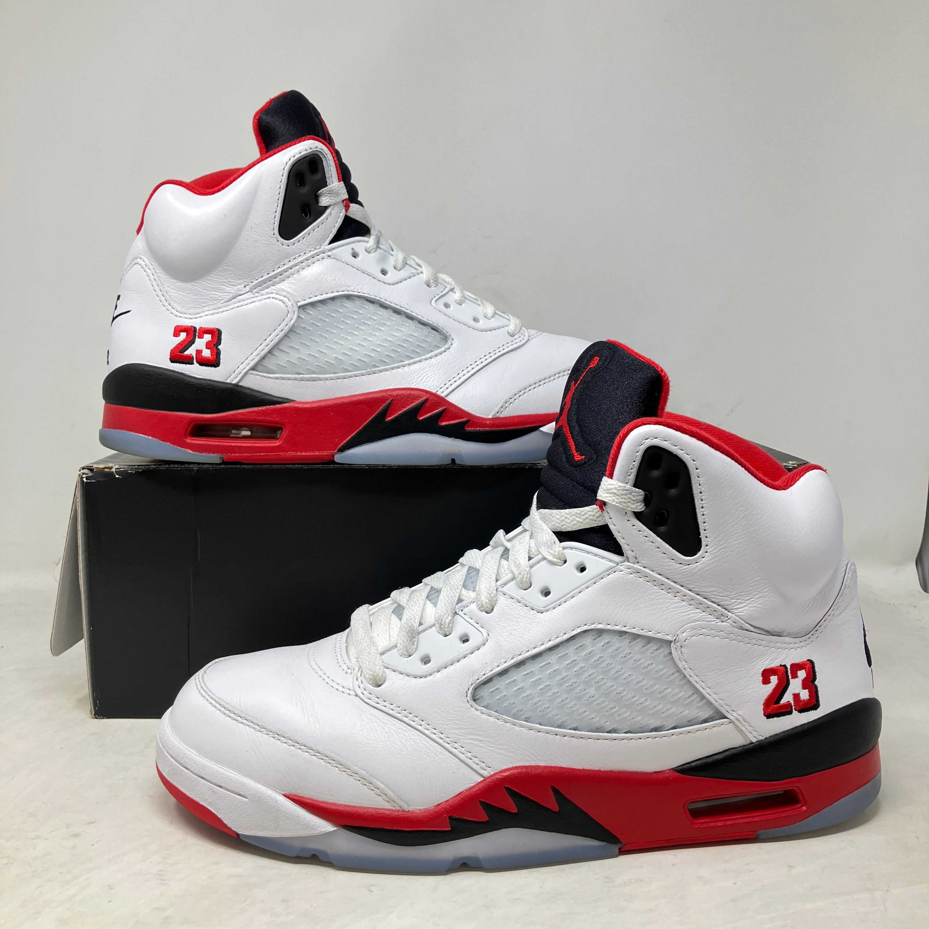 Jordan 5 Retro Fire Red Black Tongue (2025)