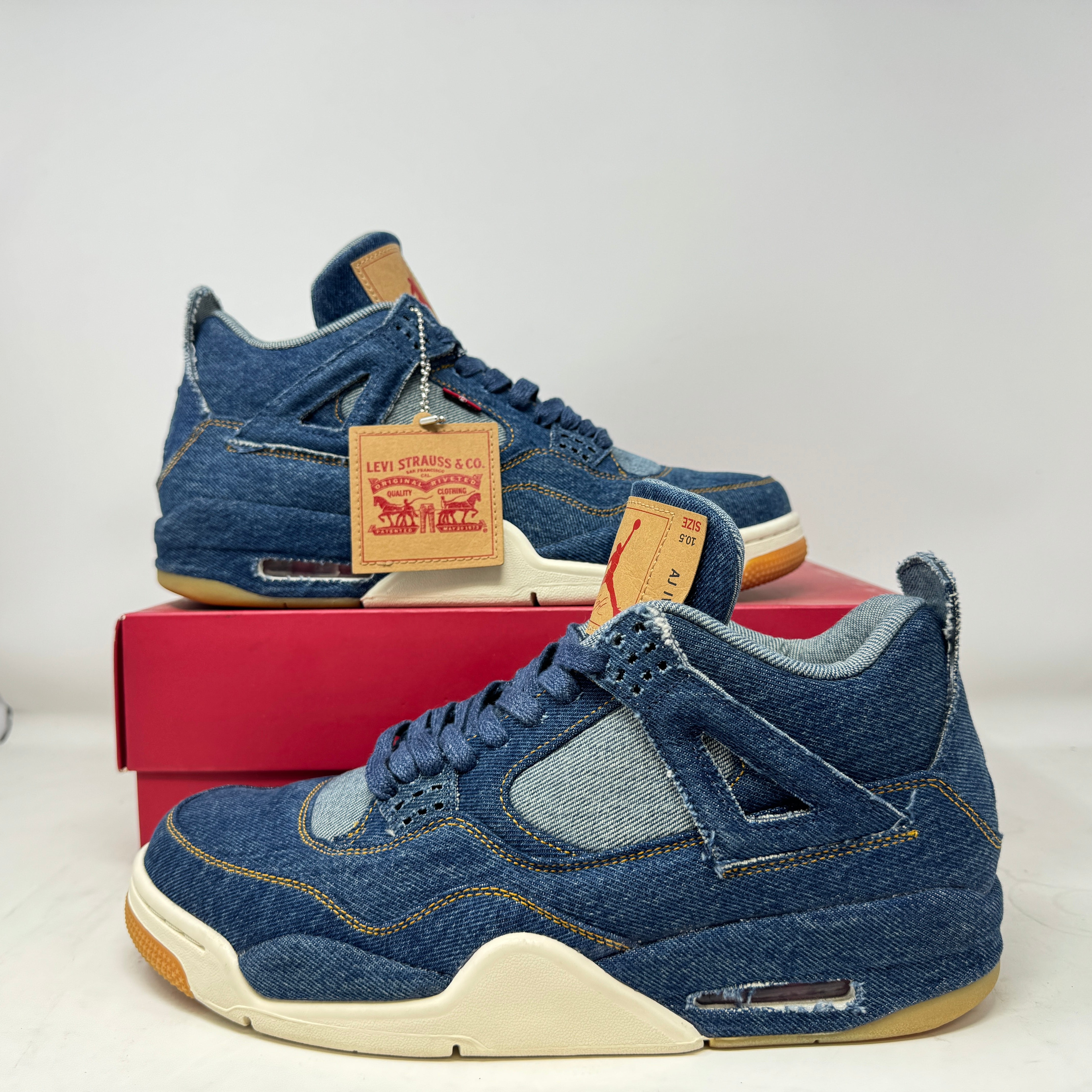 Jordan 4 Retro Levi's Denim (Tag with Levi's Logo)