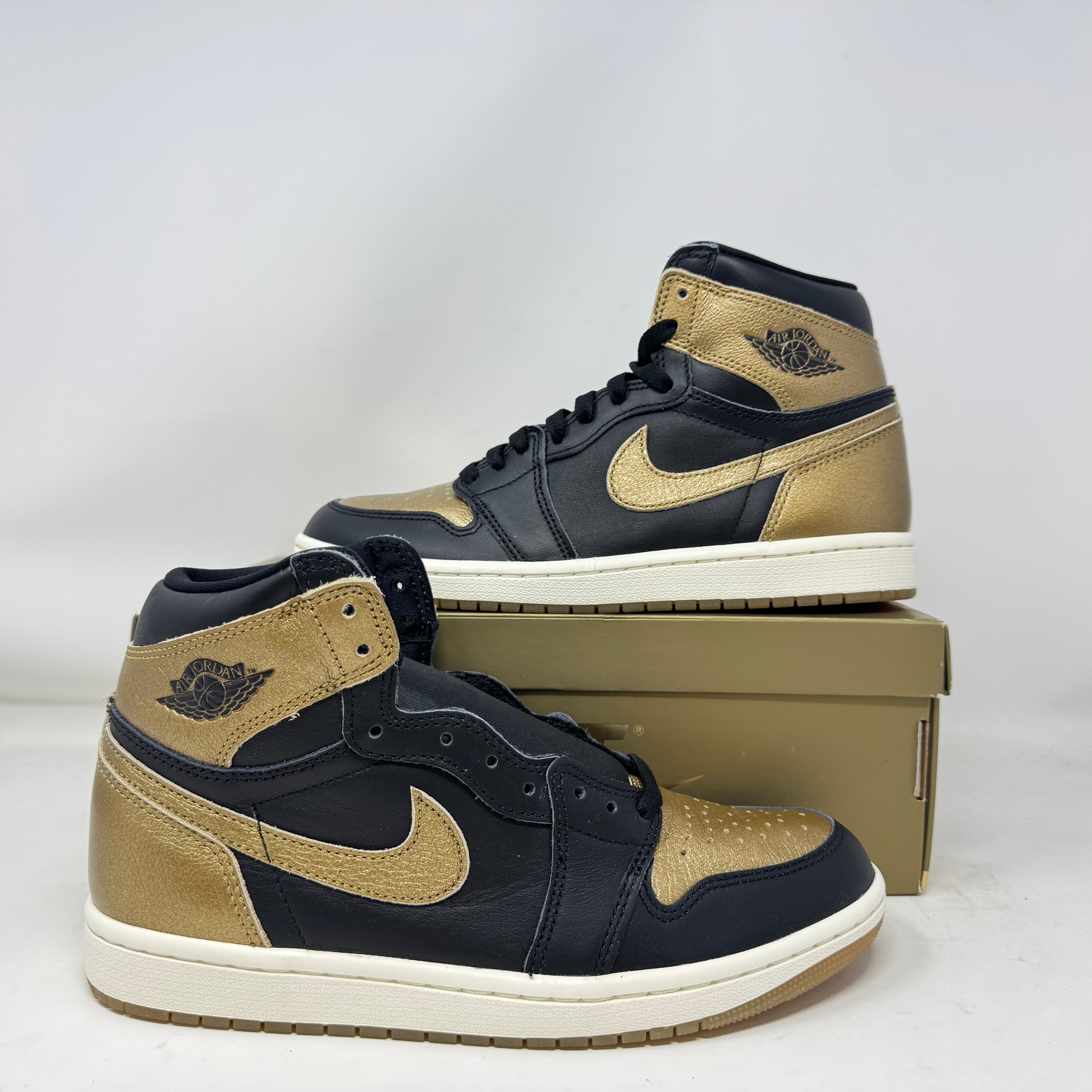 Jordan 1 Retro High OG Black Metallic Gold