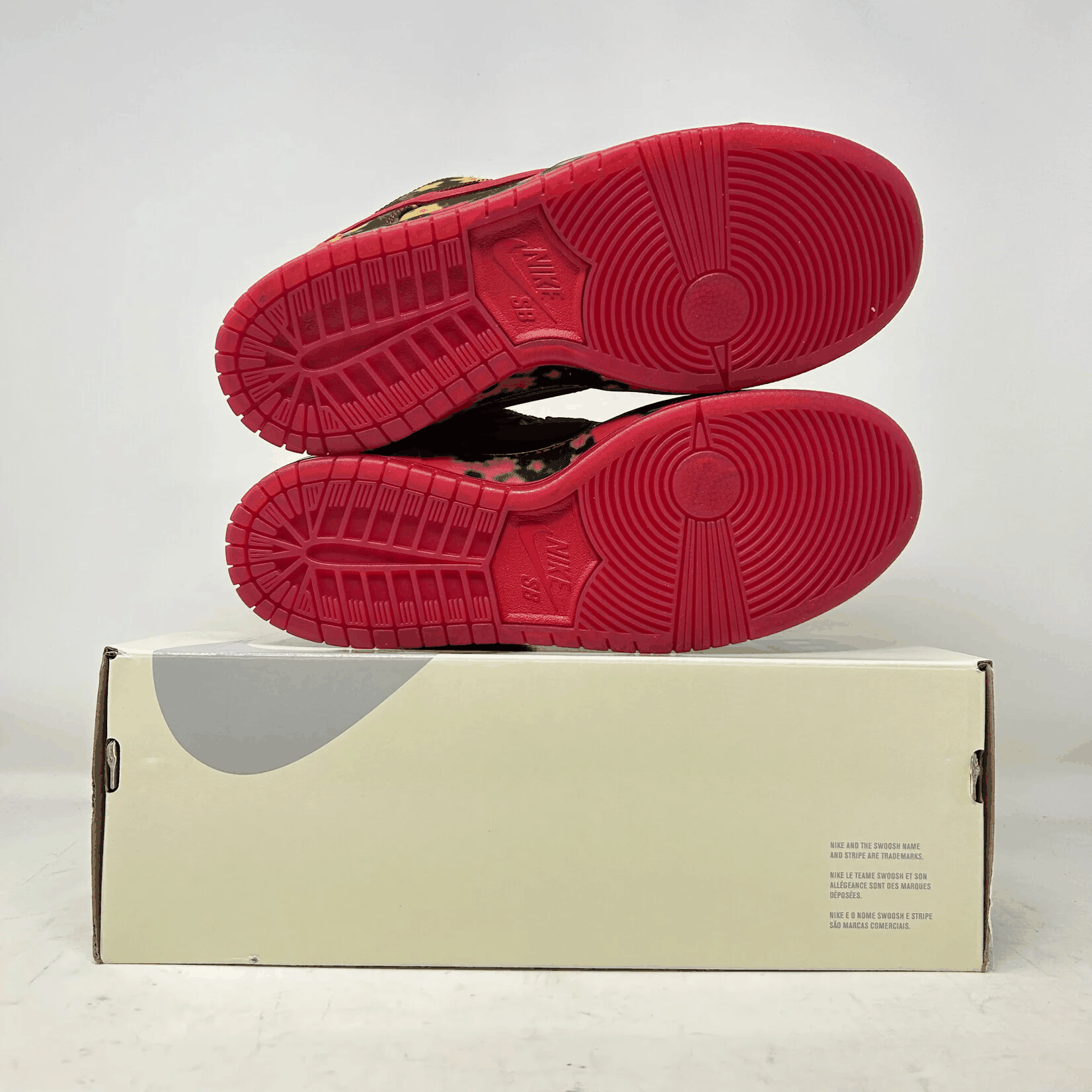 Nike SB Dunk Low The Wizard of Oz Poppy Field