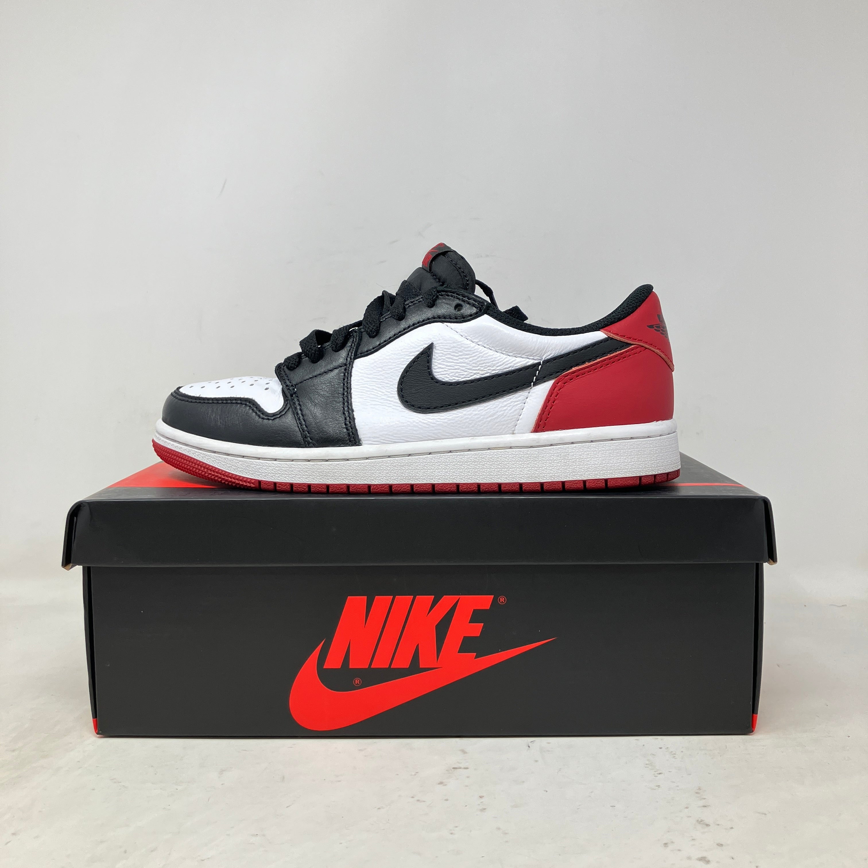 Jordan 1 Retro Low OG Black Toe (2023)