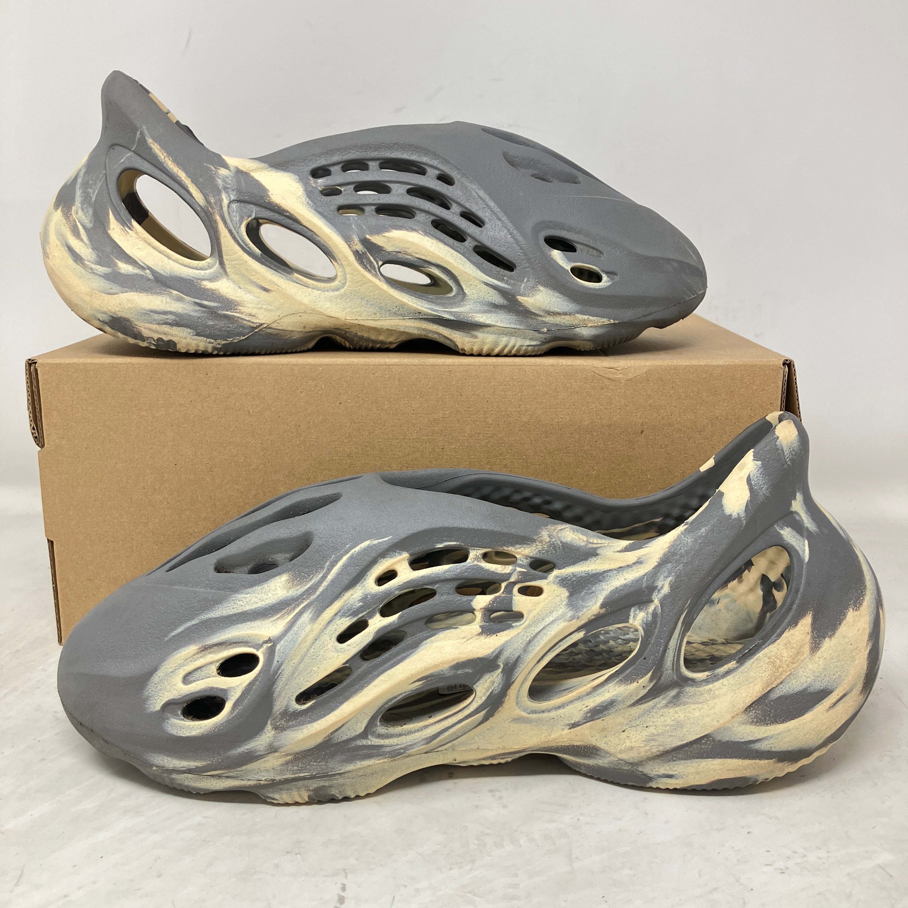 adidas Yeezy Foam RNNR MXT Moon Gray