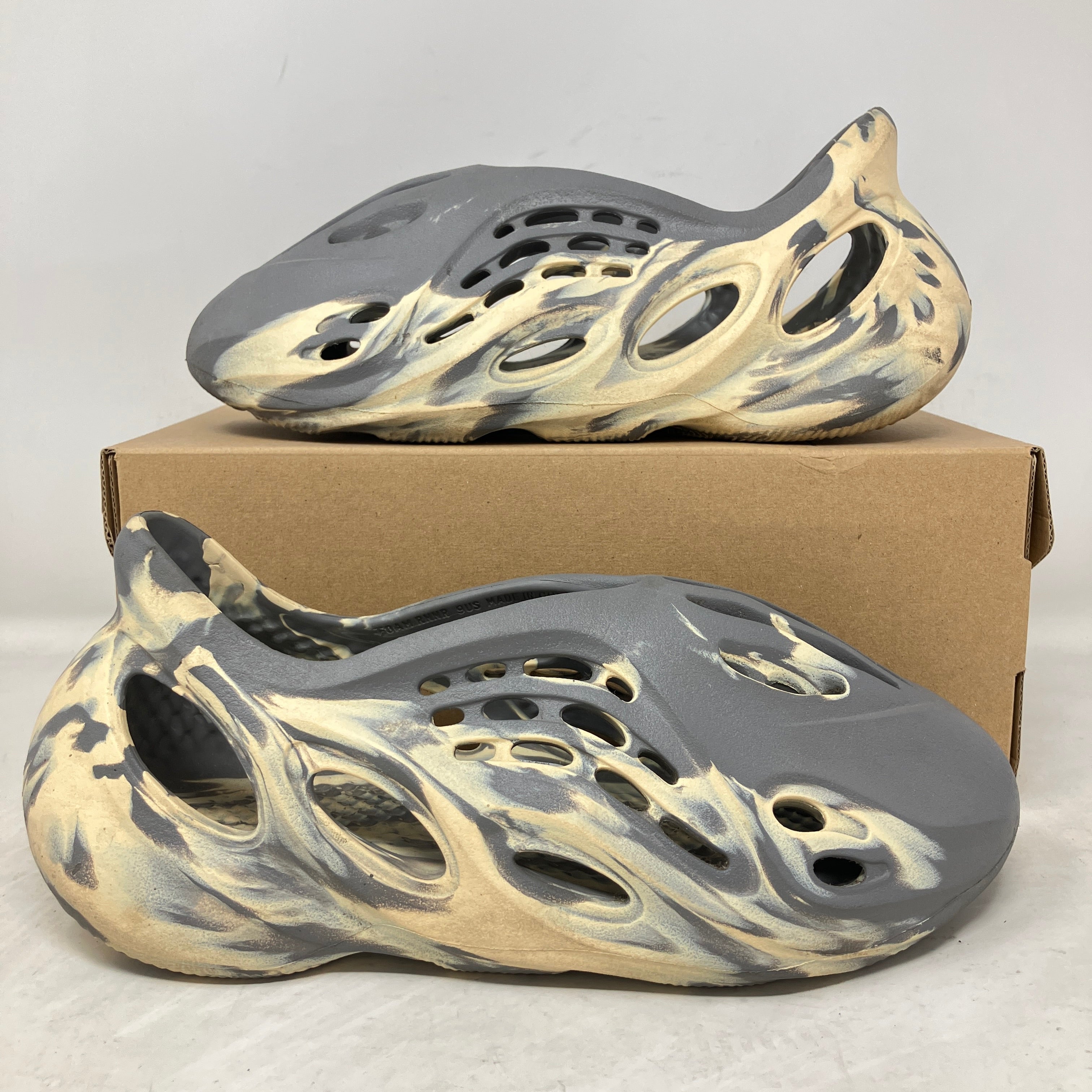 adidas Yeezy Foam RNNR MXT Moon Gray