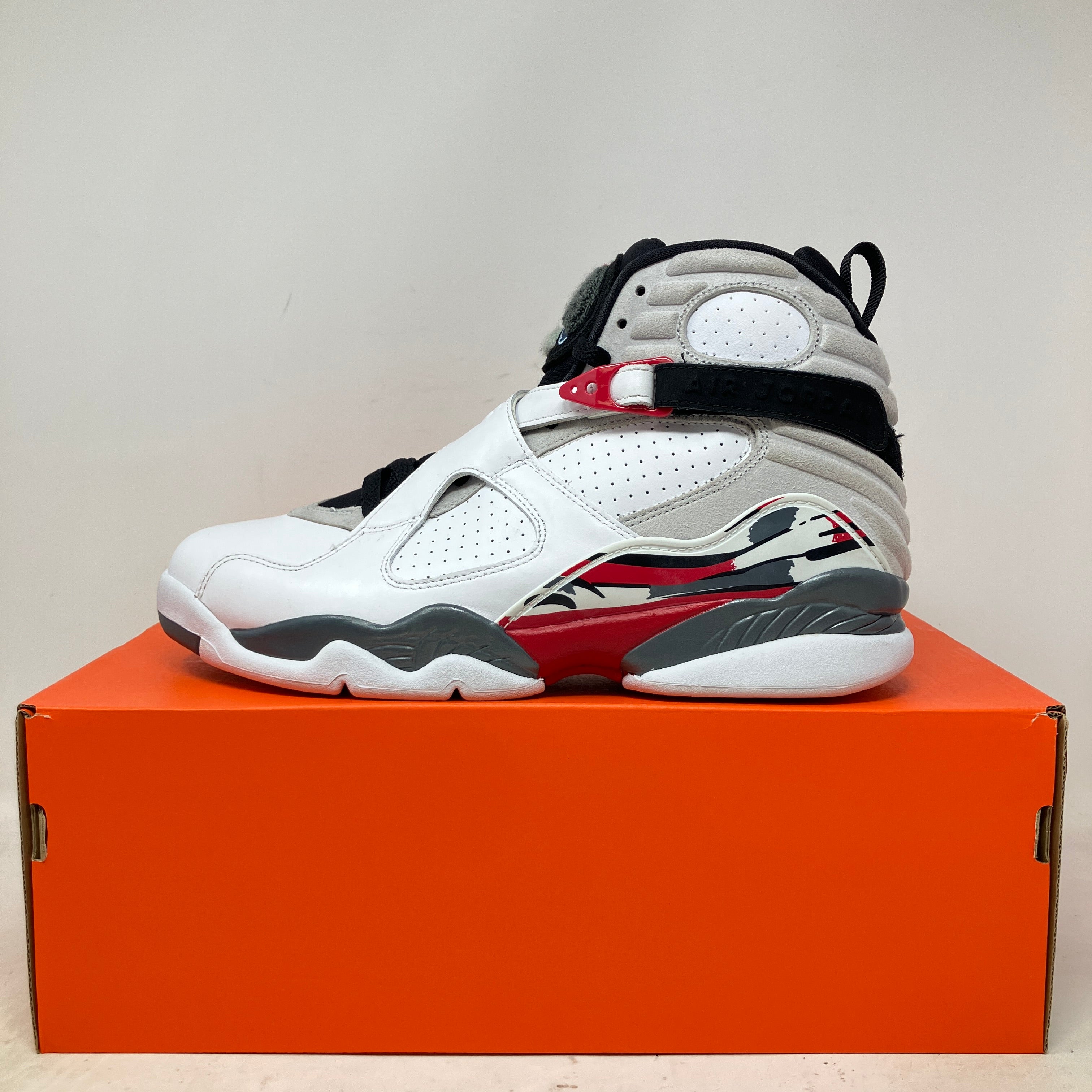 Jordan 8 Retro Bugs Bunny (2013)