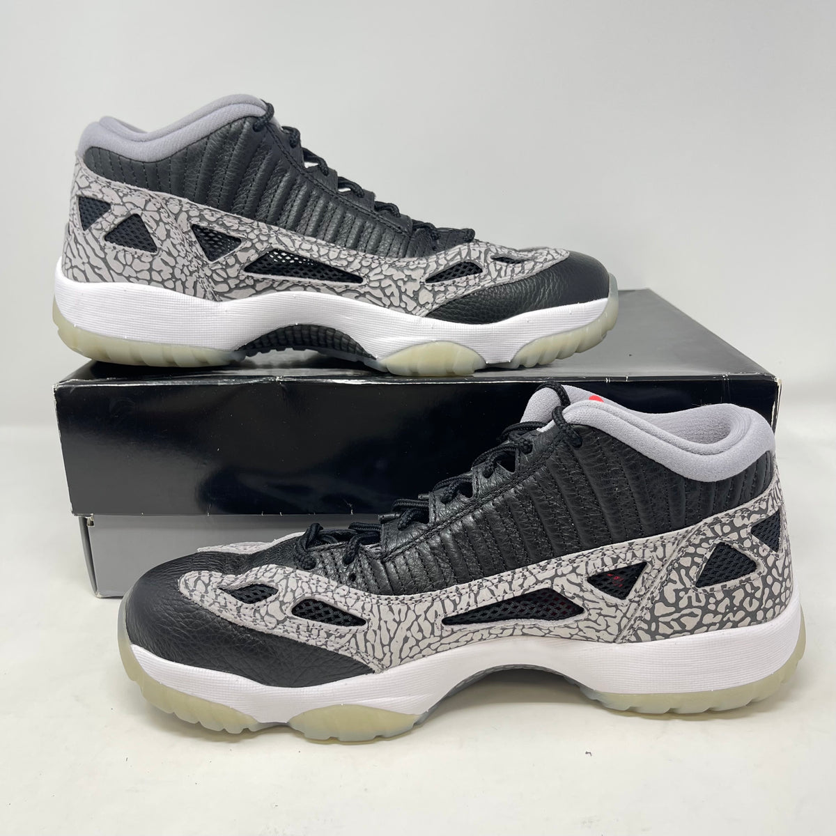 Jordan 11 Retro Low IE Black Cement