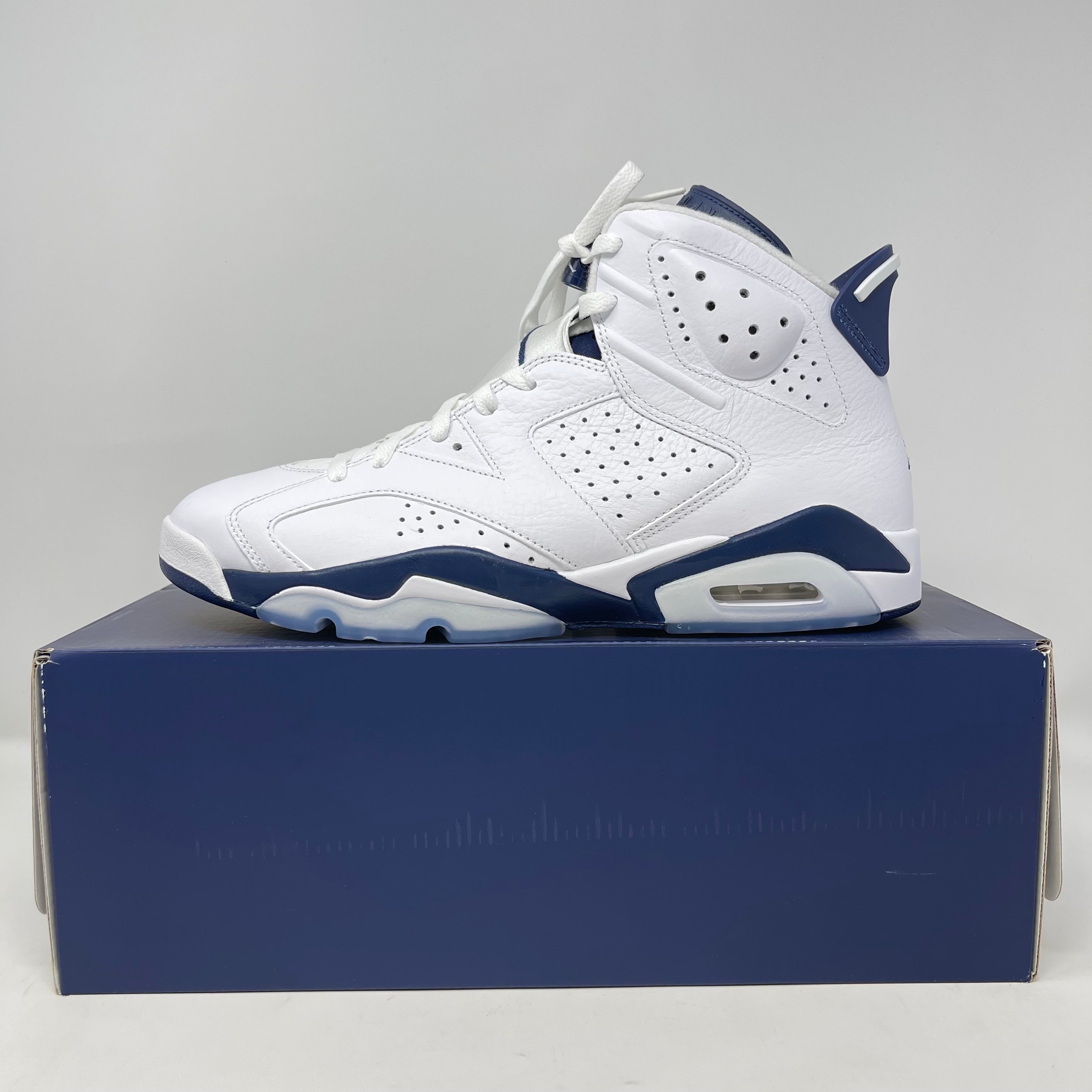 Jordan 6 Retro Midnight Navy sneaker on box, brand new with accessories included