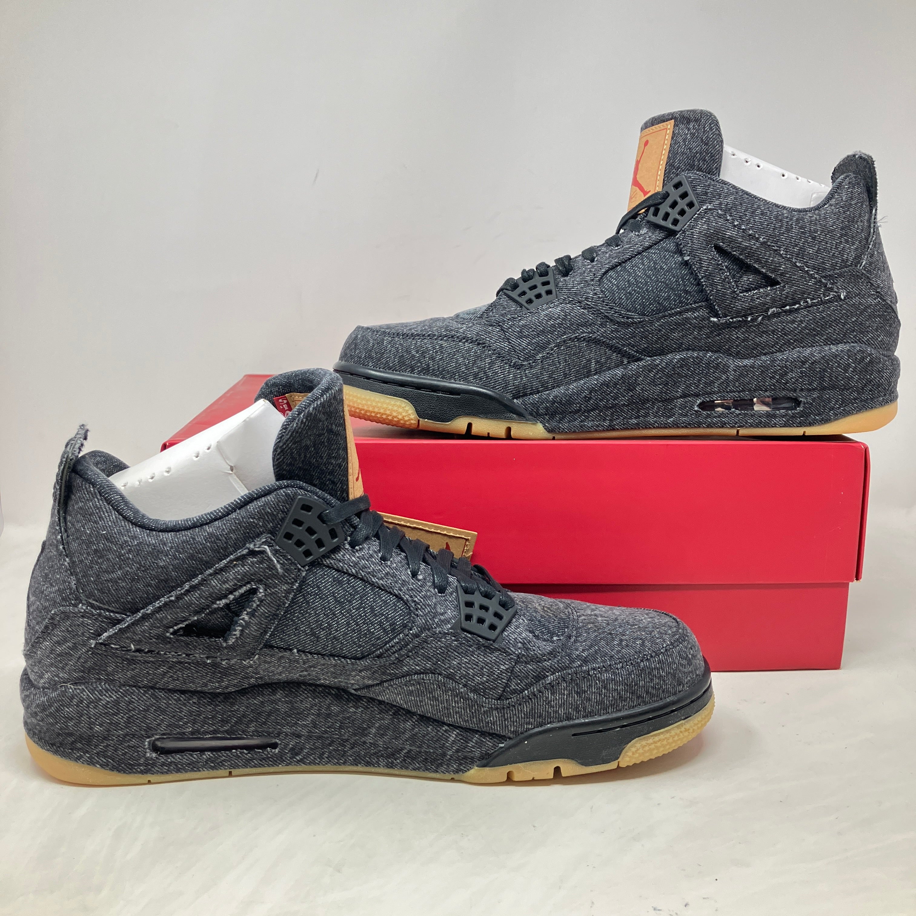 Jordan 4 Retro Levi's Black (Levi's Tag)