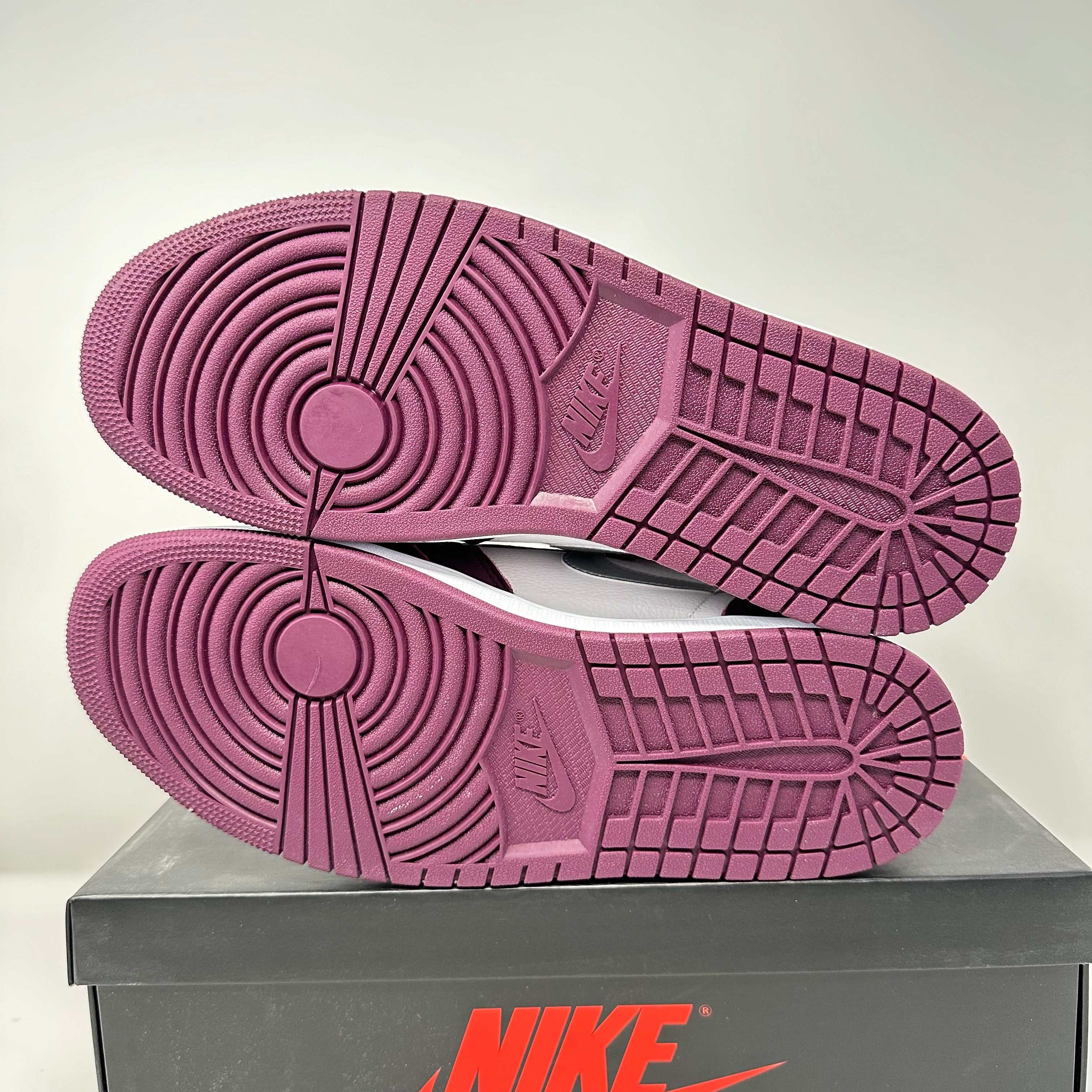 Jordan 1 Retro High OG Bordeaux