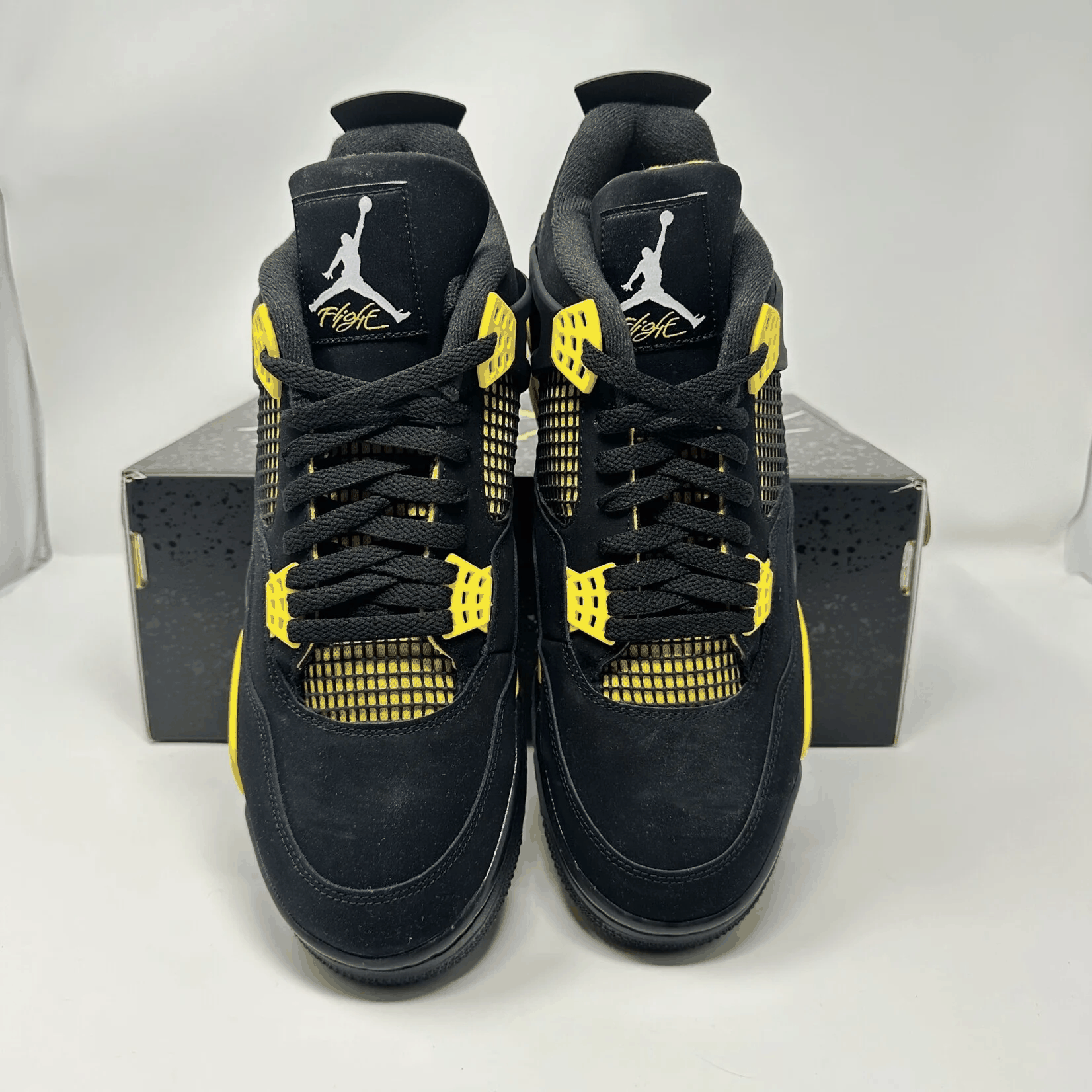 Jordan 4 Retro Thunder (2023)