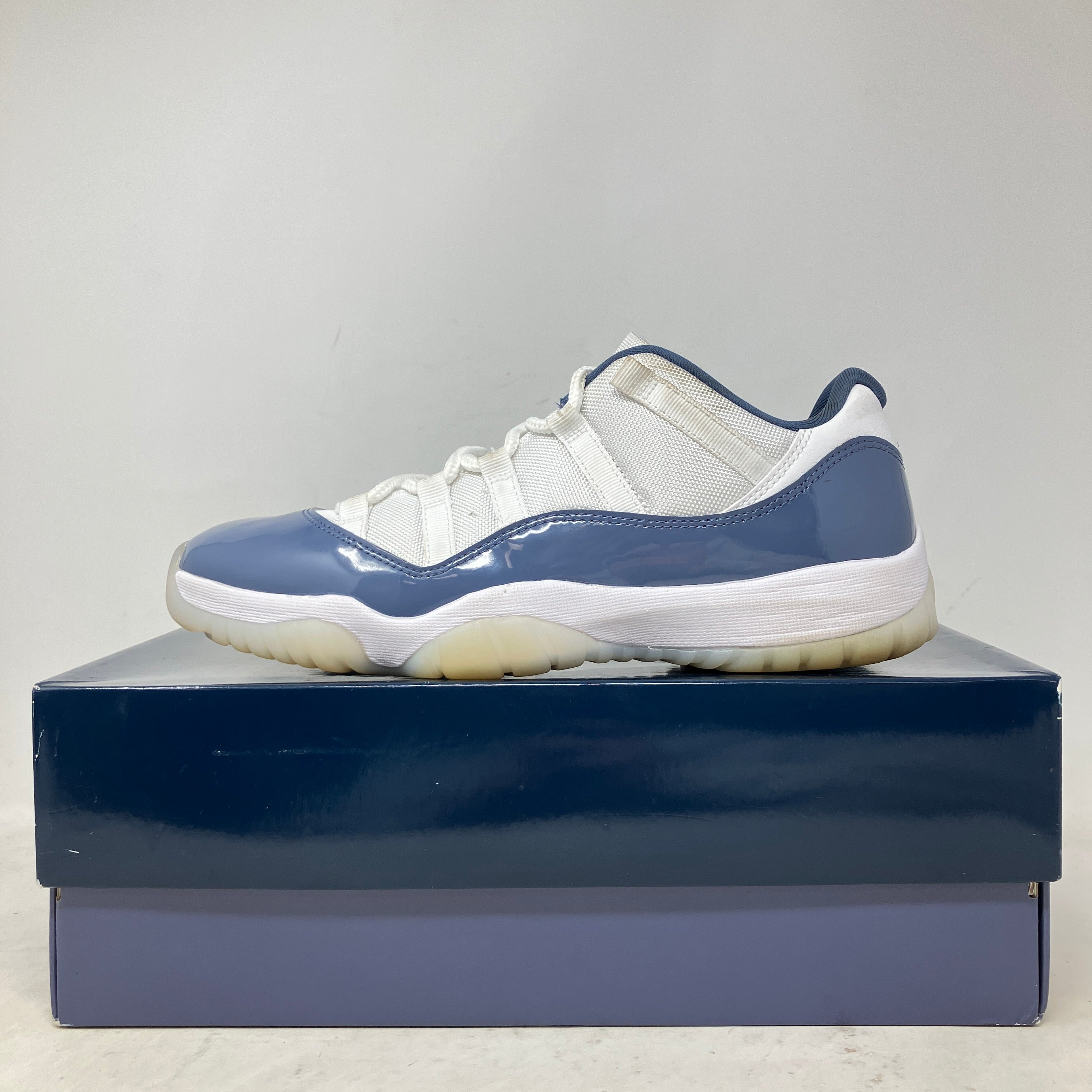 Jordan 11 Retro Low Diffused Blue