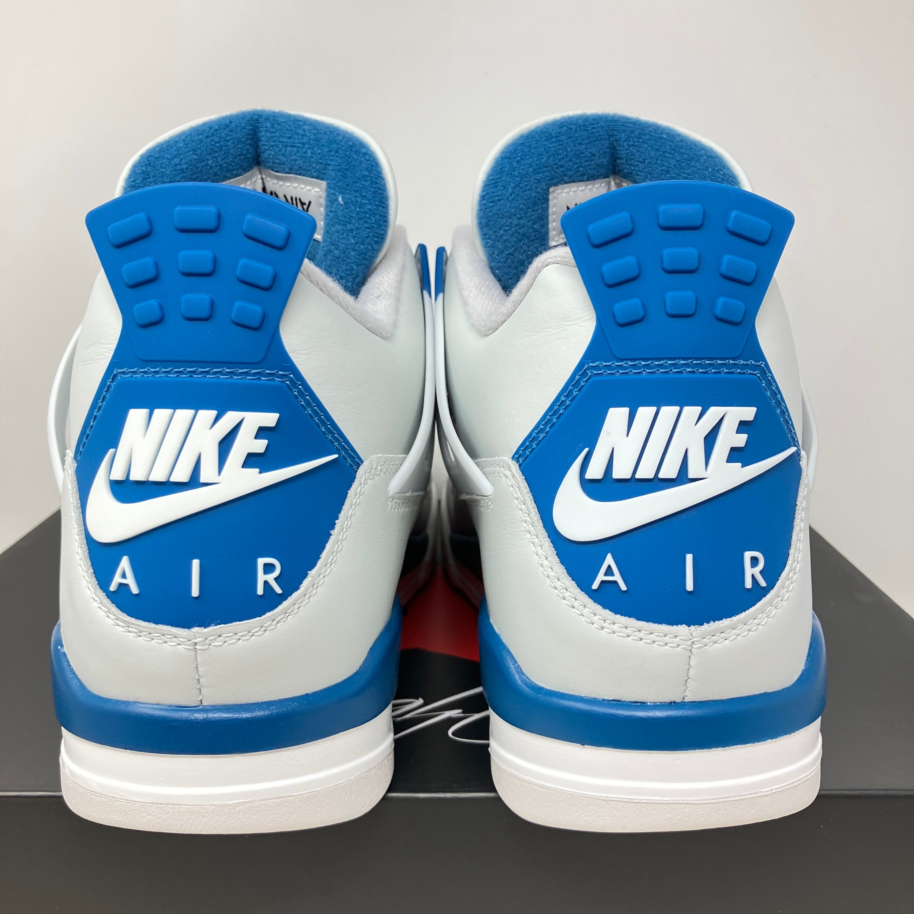 Jordan 4 Retro Military Blue (2024)