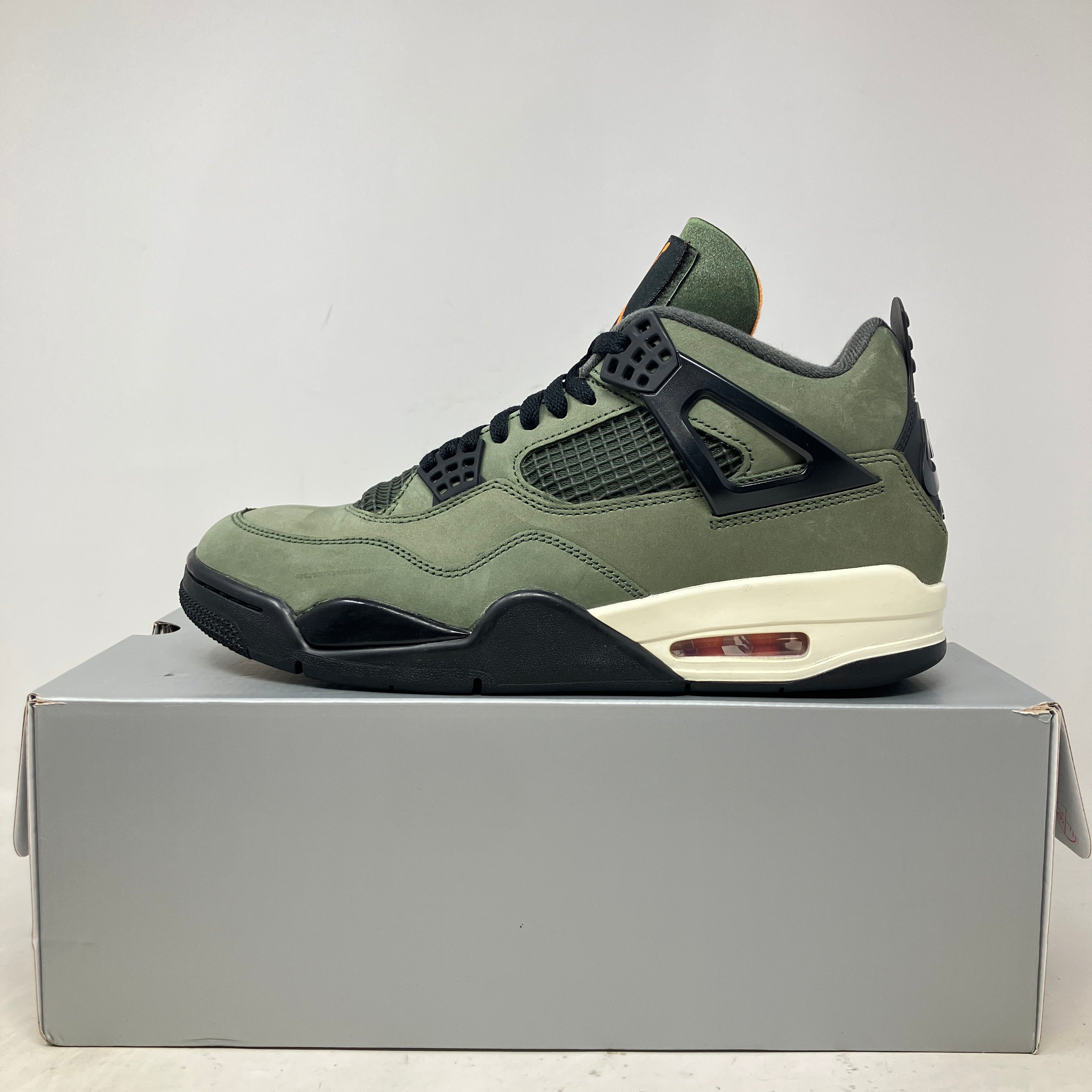 Jordan 4 Retro OG SP Undefeated (2025)